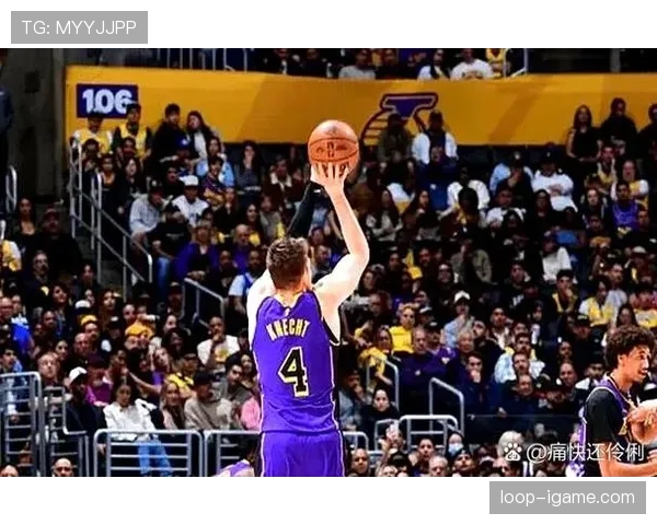 里夫斯无球跑动为詹姆斯拉开空间较上季三分更稳